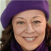 He sido profesora de idiomas y literatura en colegios, universidades, (presenciales y online). Soy abierta, educada y responsable.